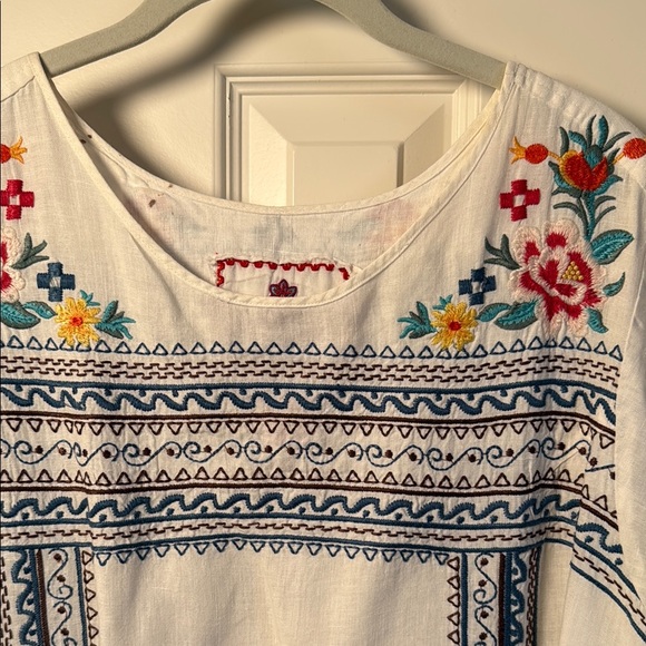 Johnny Was Embroidered White linen with Floral Accents - Picture 2 of 7
